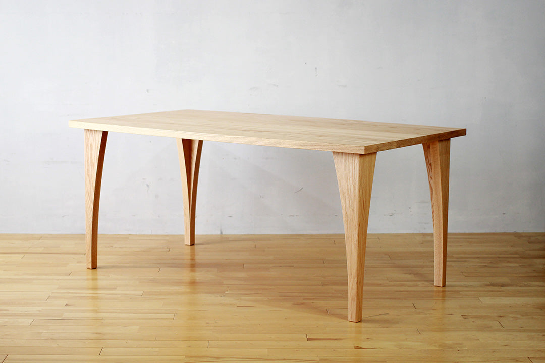 北欧風、流線形テーブル Valere(ヴァレーレ)