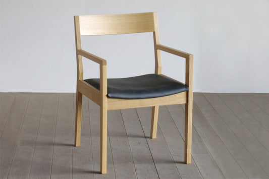 アームチェア Mukai（ムカイ）