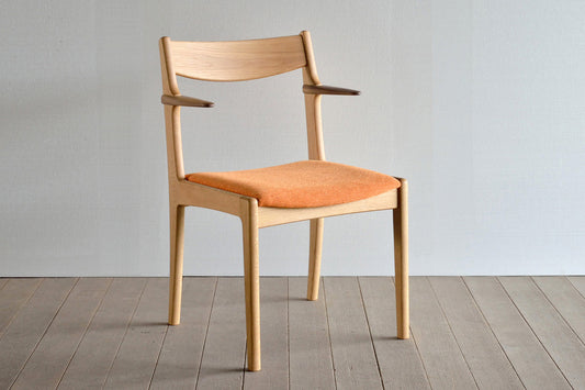 セミアームチェア Pecker（ペッカー）